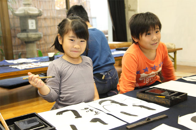 習字・書道教室 アトリエ梅原 幼・小・中・高の部 生徒の子ども達